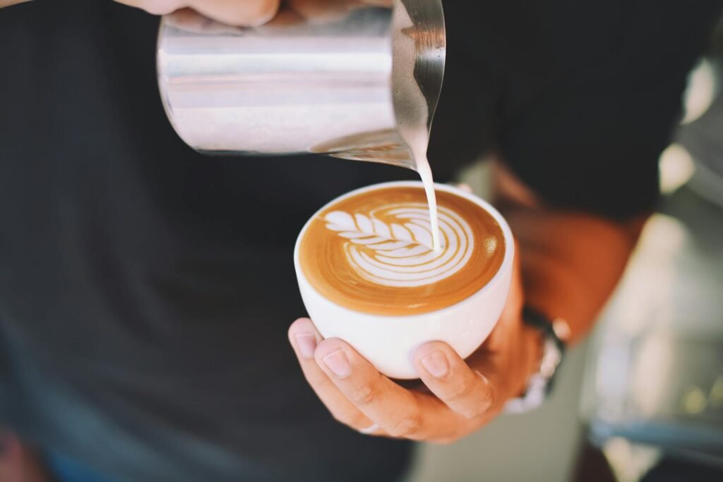 Costos Laborales en Restaurantes - Close-up of Hand Holding Cappuccino